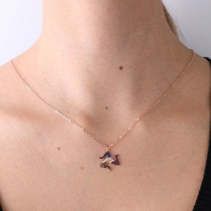 Collana in Argento 925 con ciondolo trinacria siciliana, impreziosita da zirconi multicolore su base brunita